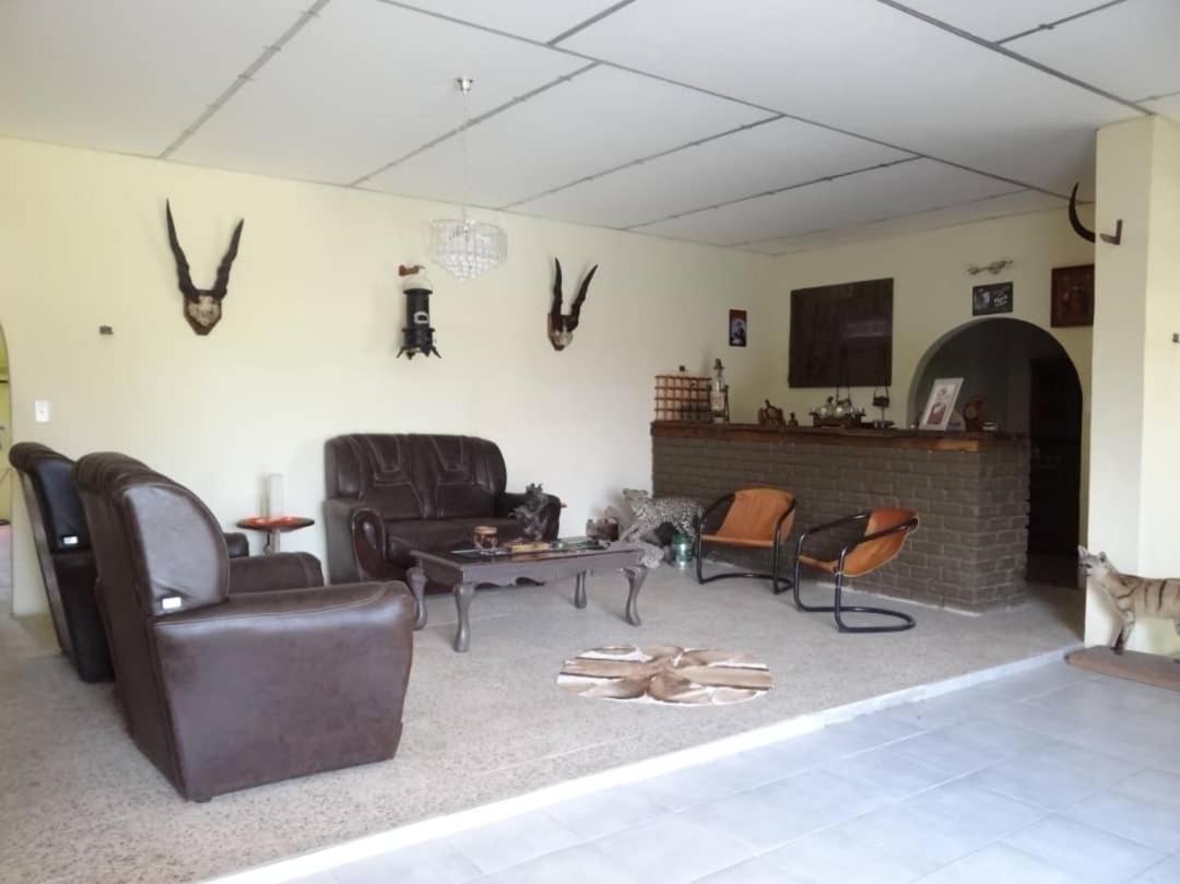 Bambi Lodge Grootfontein Экстерьер фото