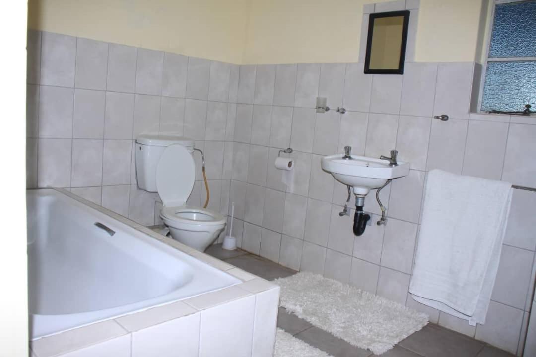 Bambi Lodge Grootfontein Экстерьер фото