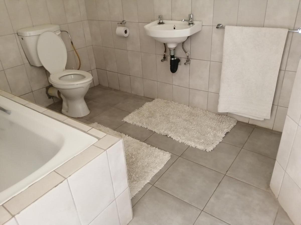 Bambi Lodge Grootfontein Экстерьер фото