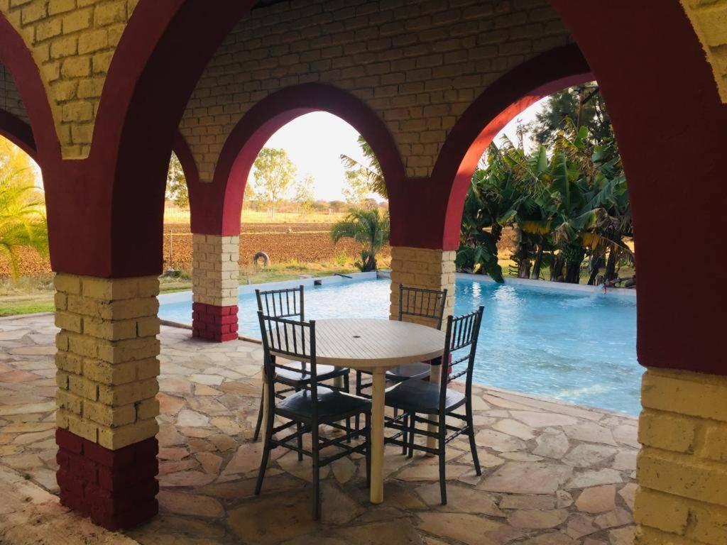 Bambi Lodge Grootfontein Экстерьер фото